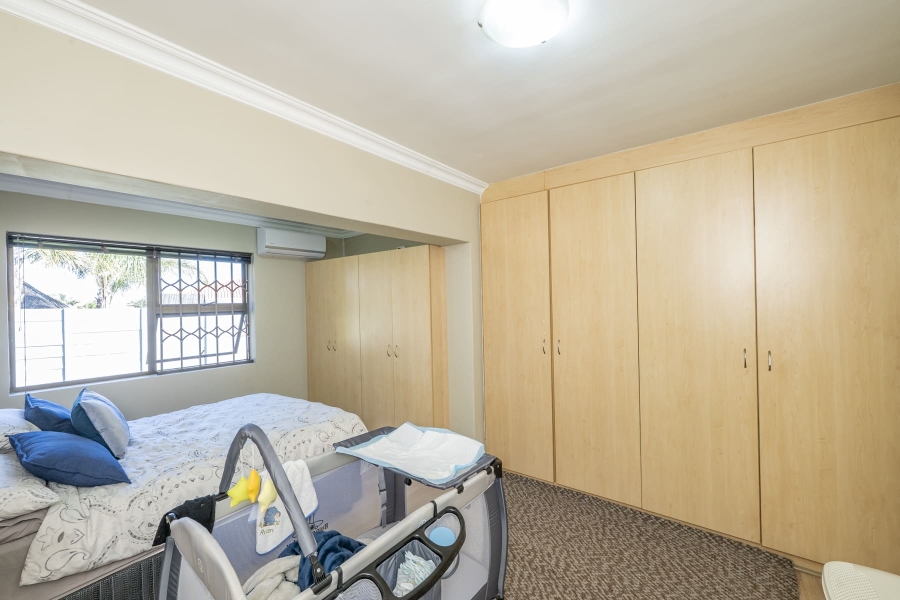 5 Bedroom Property for Sale in De Oude Spruit Western Cape